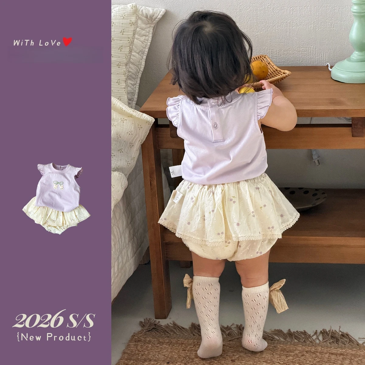 

Летний комплект детской одежды 2026 для девочек (6М-3Т): топ с рукавами-крылышками, вышивкой в виде кролика и бантом, и брюки-блумеры с цветочным узором, на пуговицах сзади