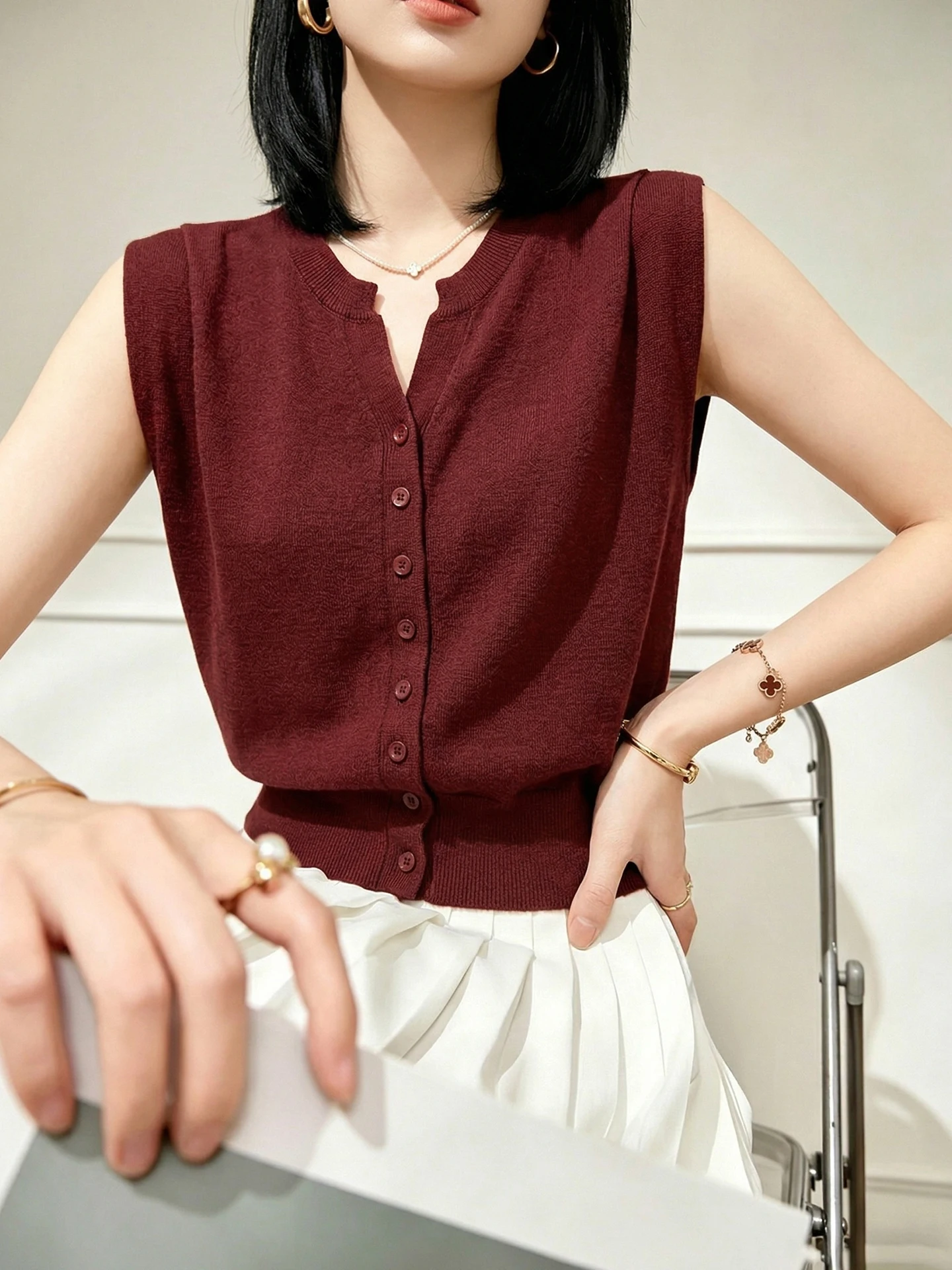 

Elegant Commuter Style Short Sleeve Knitwear Slimming Top Fashionable Summer 2026 Versatile Stylish Small Shirt Korean Version
