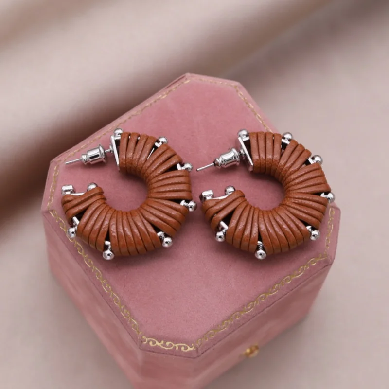 مجوهرات الأزياء الكورية الجديدة المصنوعة من الجلد المستدير المطلي بالفضة ملفوفة في الخريف والشتاء أقراط نسائية أنيقة وإكسسوارات يومية #5