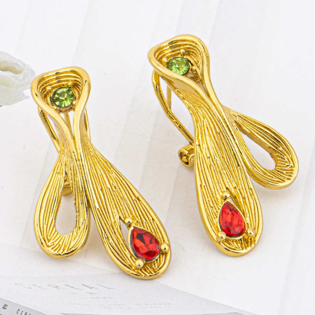 Distinctive Gold Color Jewellery Set For Women Colored Gemstones Bracelet Ring Earrings Necklace Gift for Women's Day Party