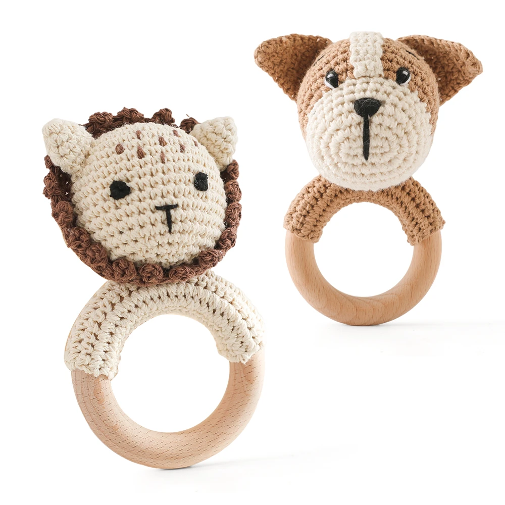 conjunto-de-chocalhos-de-croche-de-animais-leao-e-cachorrinho-feitos-a-mao-em-madeira-de-faia-natural-e-algodao-com-som-para-desenvolvimento-auditivo-e-mordedores