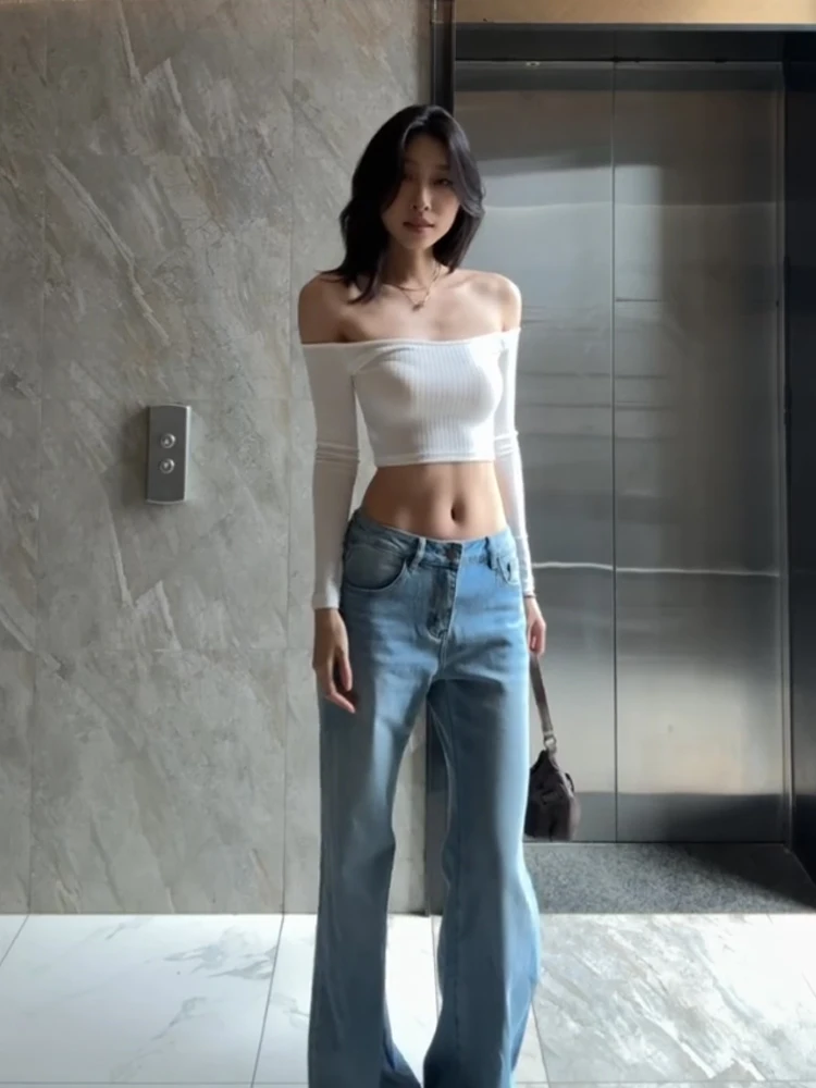 تي شيرت نسائي أبيض بأكمام طويلة وقصة ضيقة يكشف الكتفين، قميص قصير مثير ومرن يكشف البطن بلون واحد بأسلوب عملي