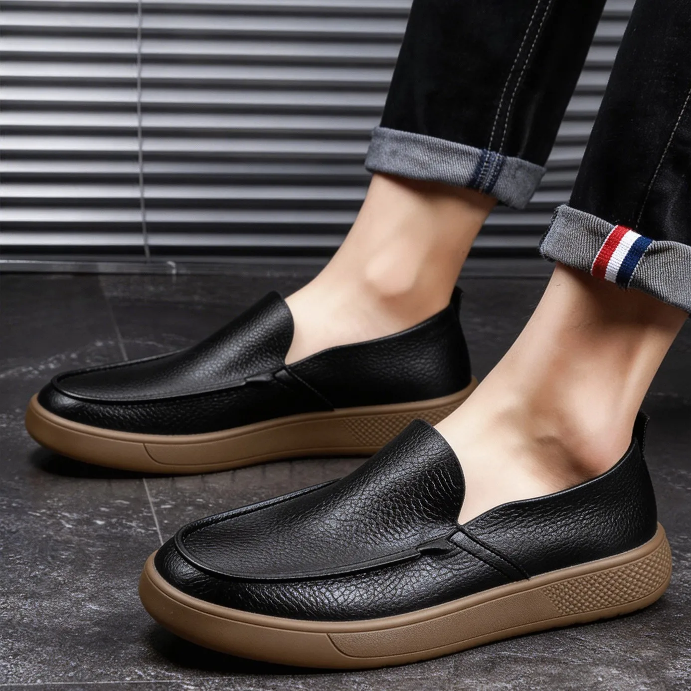 

2026 New Genuine Leather Men's Loafers British Style Slip-on Casual Shoes Comfortable Soft Business Flat Shoes Walking Footwear