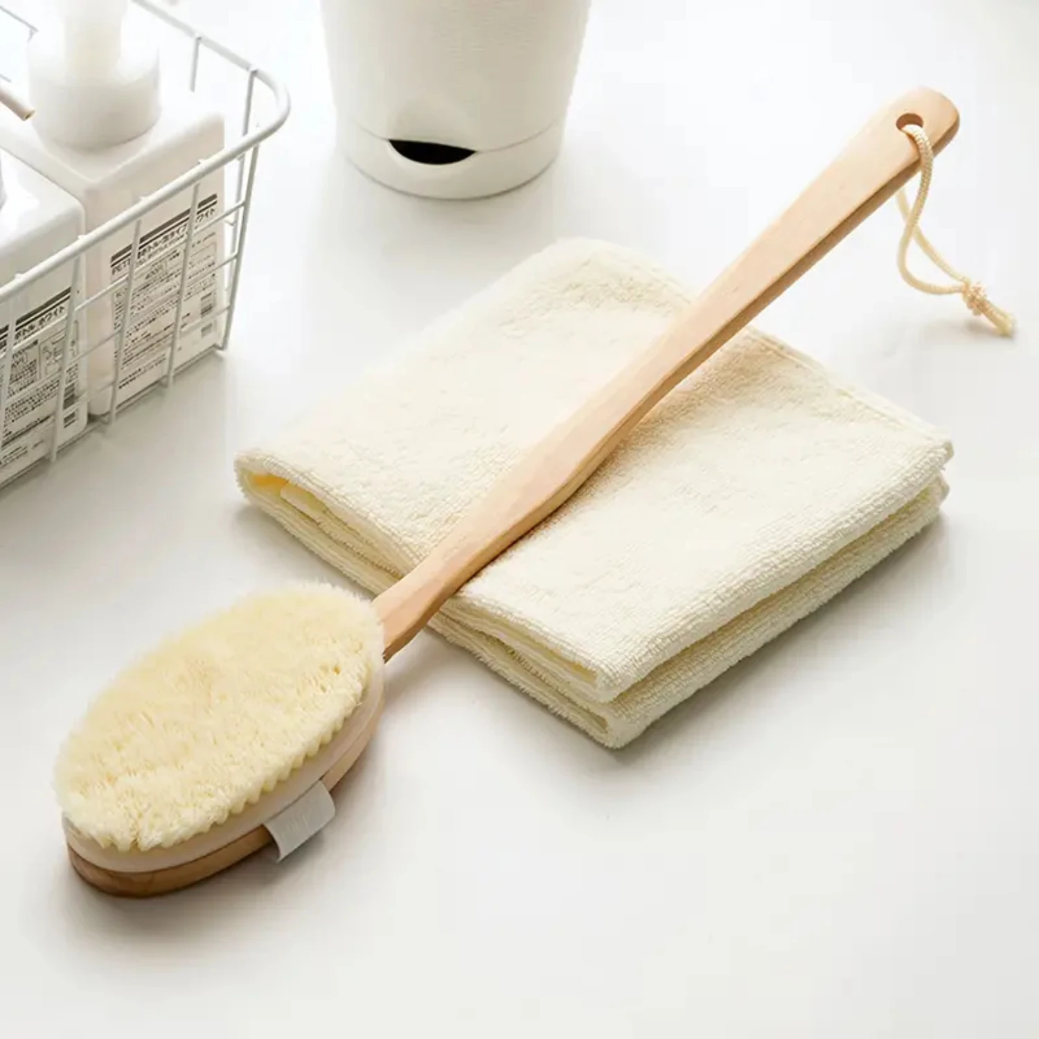 Spazzola da bagno staccabile in legno delicata ed efficace per schiena, corpo e piedi |   Strumento esfoliante con setole naturali |   Essento per la cura della pelle