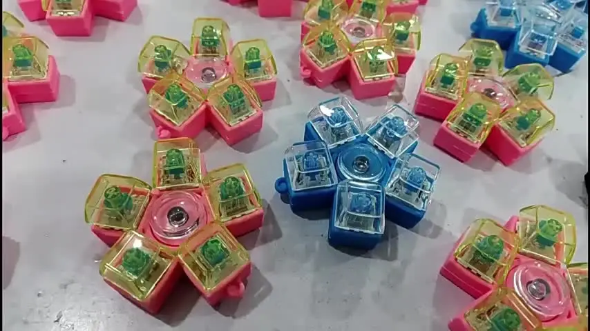 Rastgele Renkte 1 Adet Beş Tuşlu Mekanik Düğmeli Fidget Spinner Anahtarlık, Taşınabilir Stres Giderici Süs, Öğrenciler ve Ofis Çalışanları İçin Anksiyeteyi Azaltan Küçük Oyuncak, Yaratıcı Tatil Hediyesi