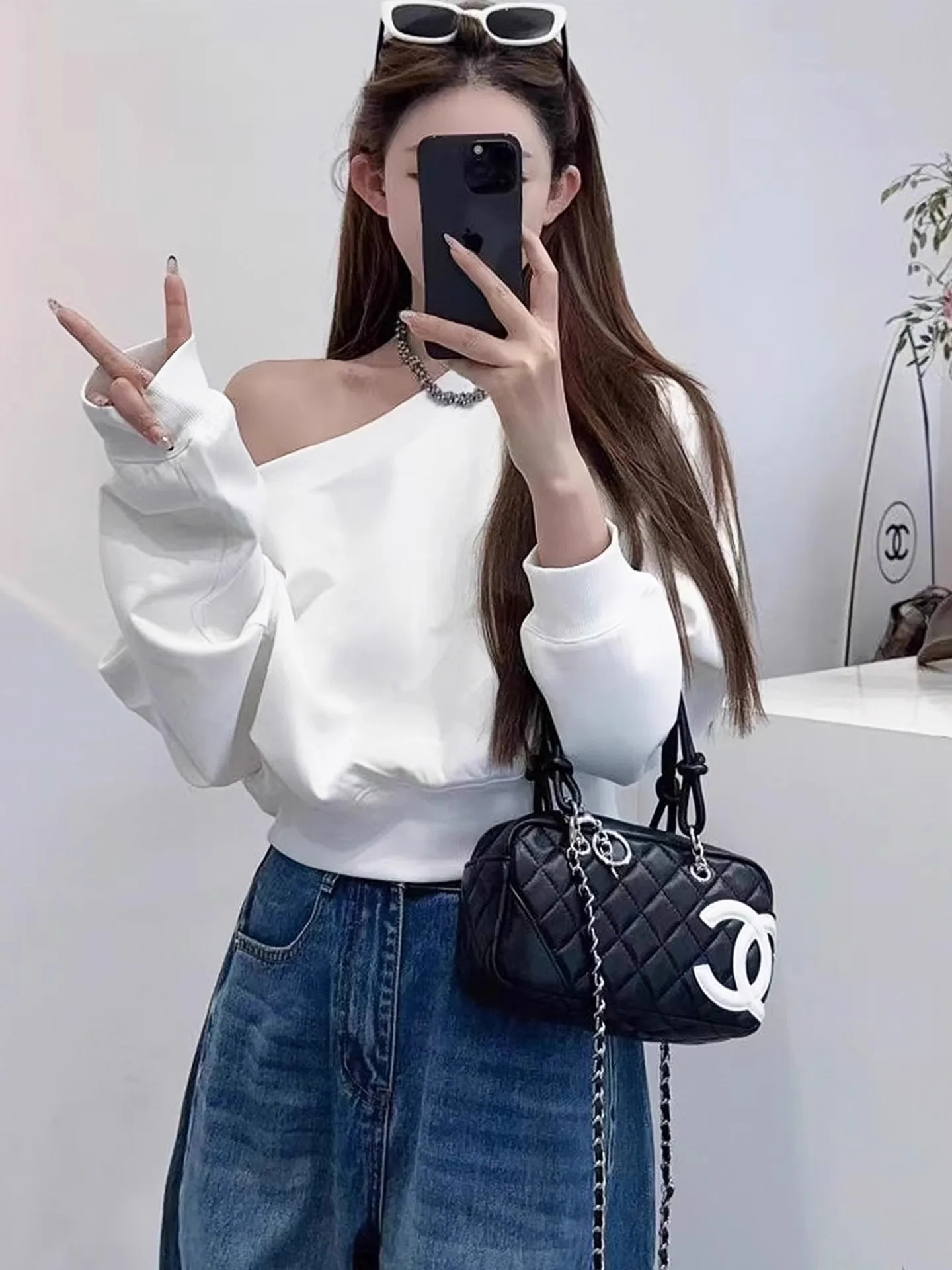 

Свободный крой, длинный рукав, топ с открытыми плечами, женский модный брендовый свитшот в европейском стиле, осенний топ