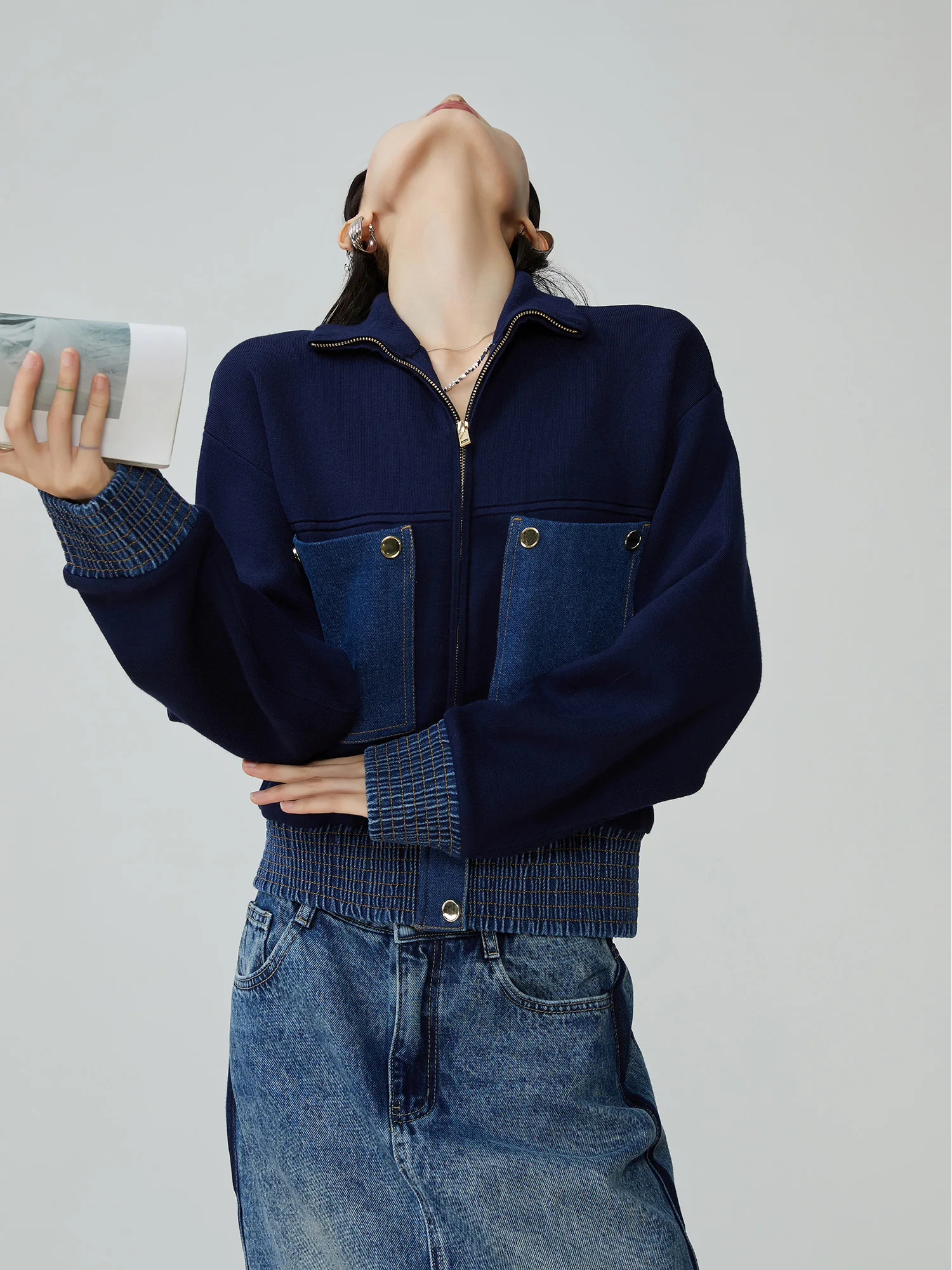 

Синий джинсовый кардиган с высоким воротником на молнии, в стиле пэчворк, с цветными вставками, вязаный, женский, весенняя новинка, свободный крой, для повседневной носки, с длинными рукавами