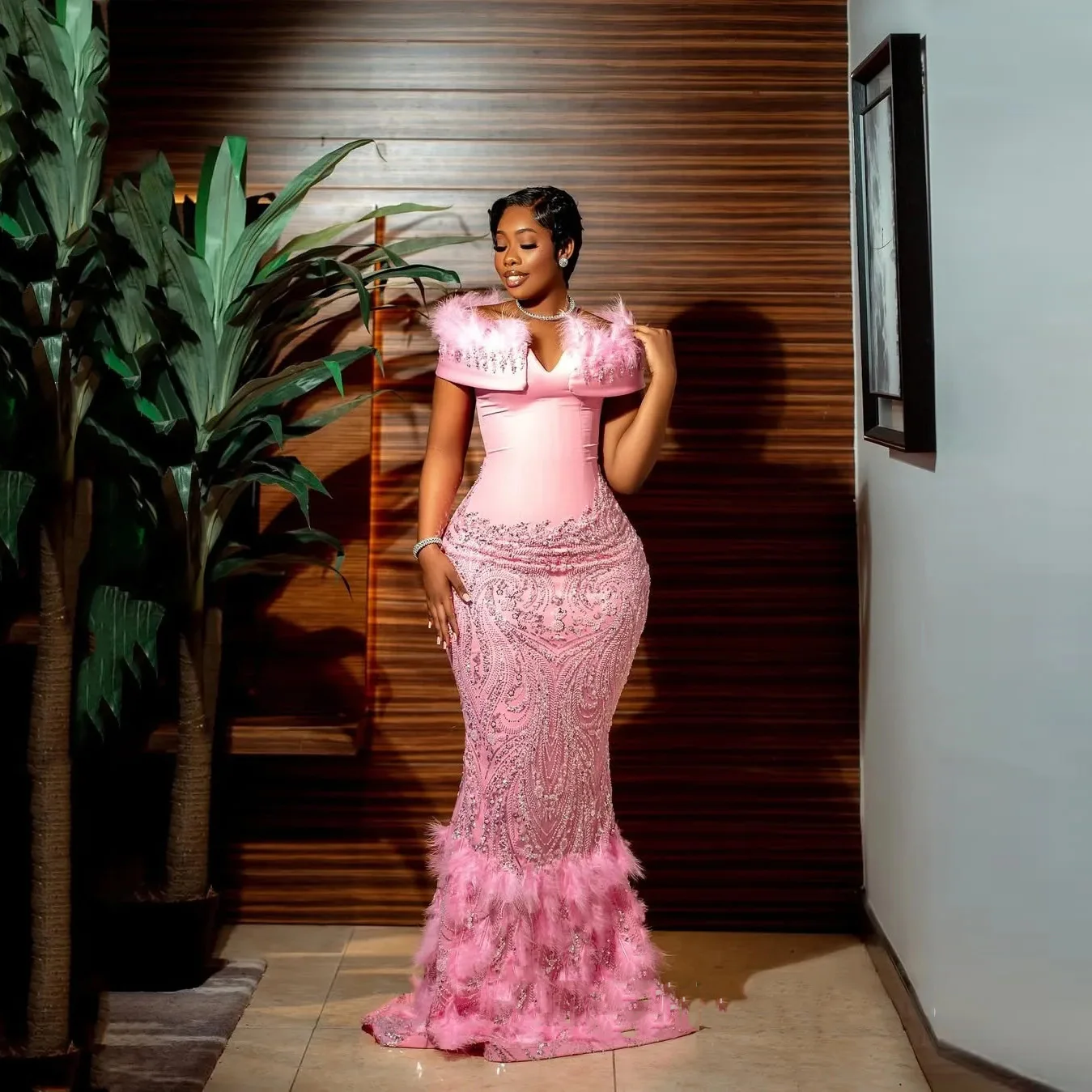 

Розовые страусиные бусы Вечерние платья Вечерние платья с открытыми плечами Свадебное платье с перьями и бисером Aso Ebi Платье для выпускного вечера Русалка