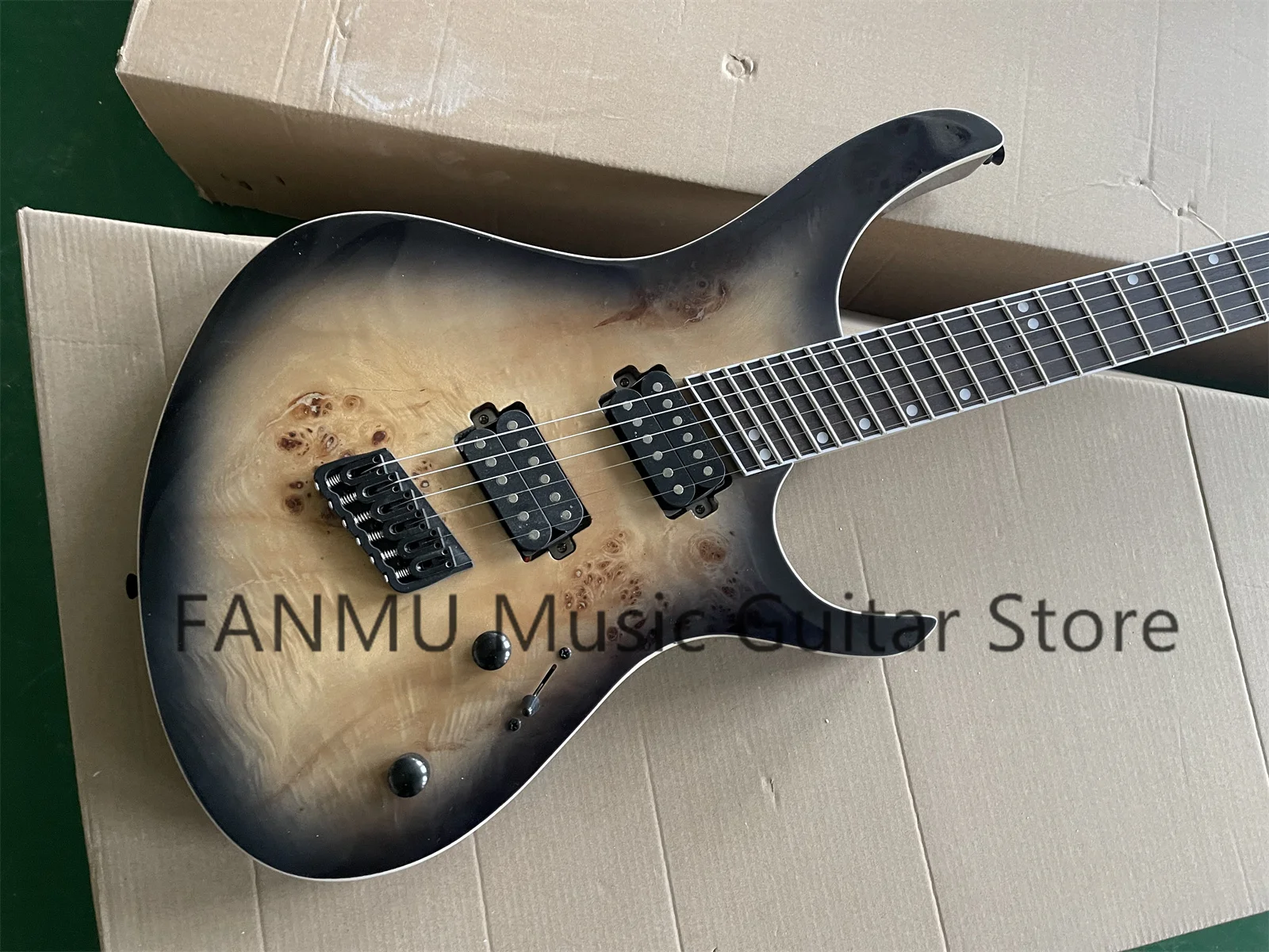 Transp black guitar, ash wood body, tree burl top, white binding, rosewood fingerboard, fixed bridge, black tuner