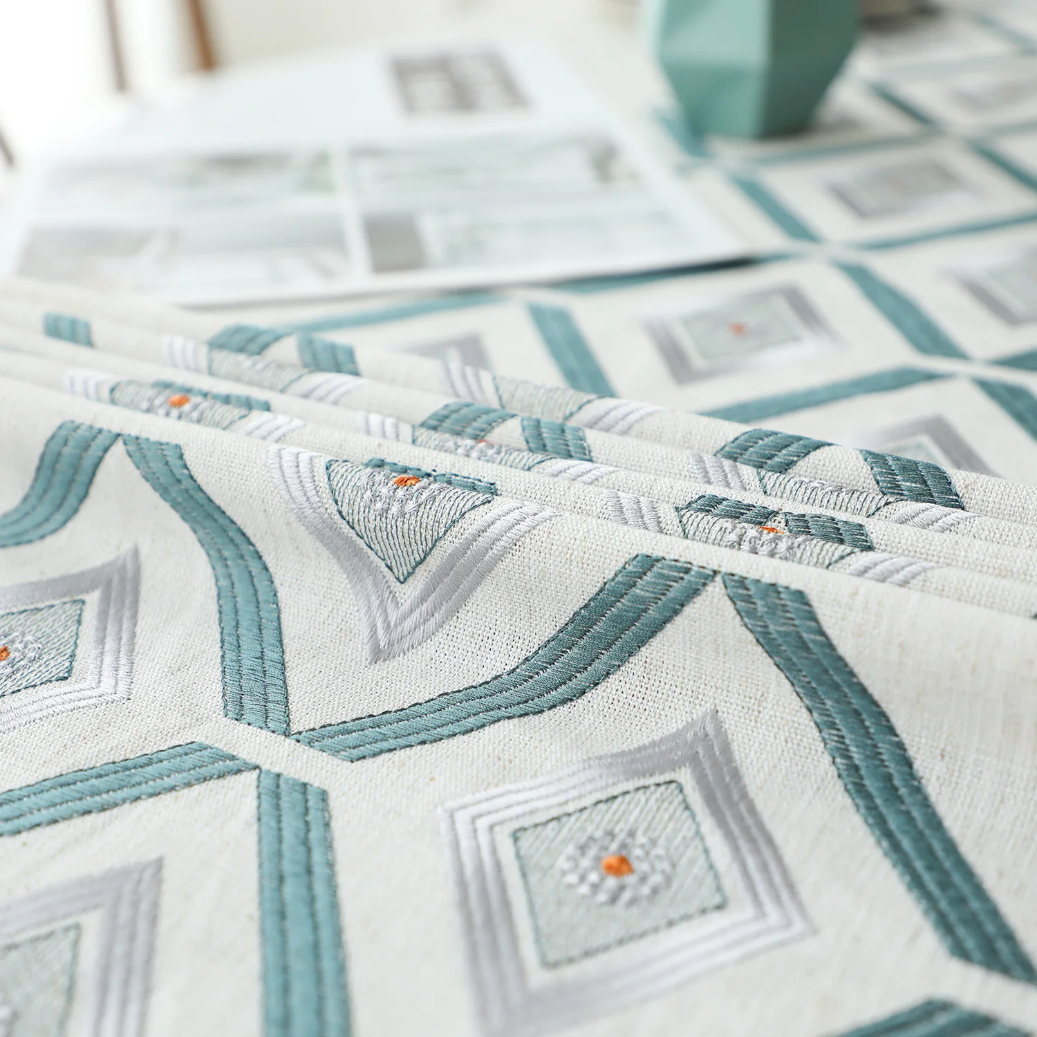 ผ้าปูโต๊ะมีพู่แบบนอร์ดิกใหม่ผ้าปูโต๊ะฝ้ายลินินเลียนแบบทรงสี่เหลี่ยมปักลายเรขาคณิต lozenge ผ้าคลุมโต๊ะผ้าโพลีเอสเตอร์