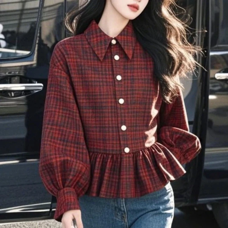 

Красная клетчатая блузка-рубашка с пышными рукавами и рюшами по подолу для женщин, повседневная одежда в консервативном стиле, весенне-осенняя одежда