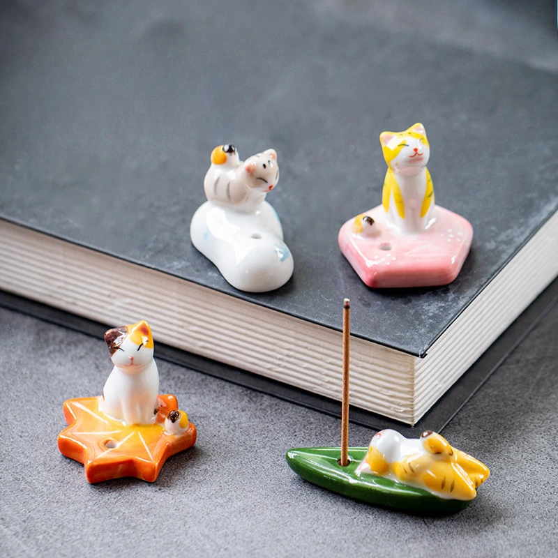 Cute Cat Ceramic Incense Stand Mini Portable Desktop Incense Stick Holder Creative Home Incense Rack Burner Decoration Products