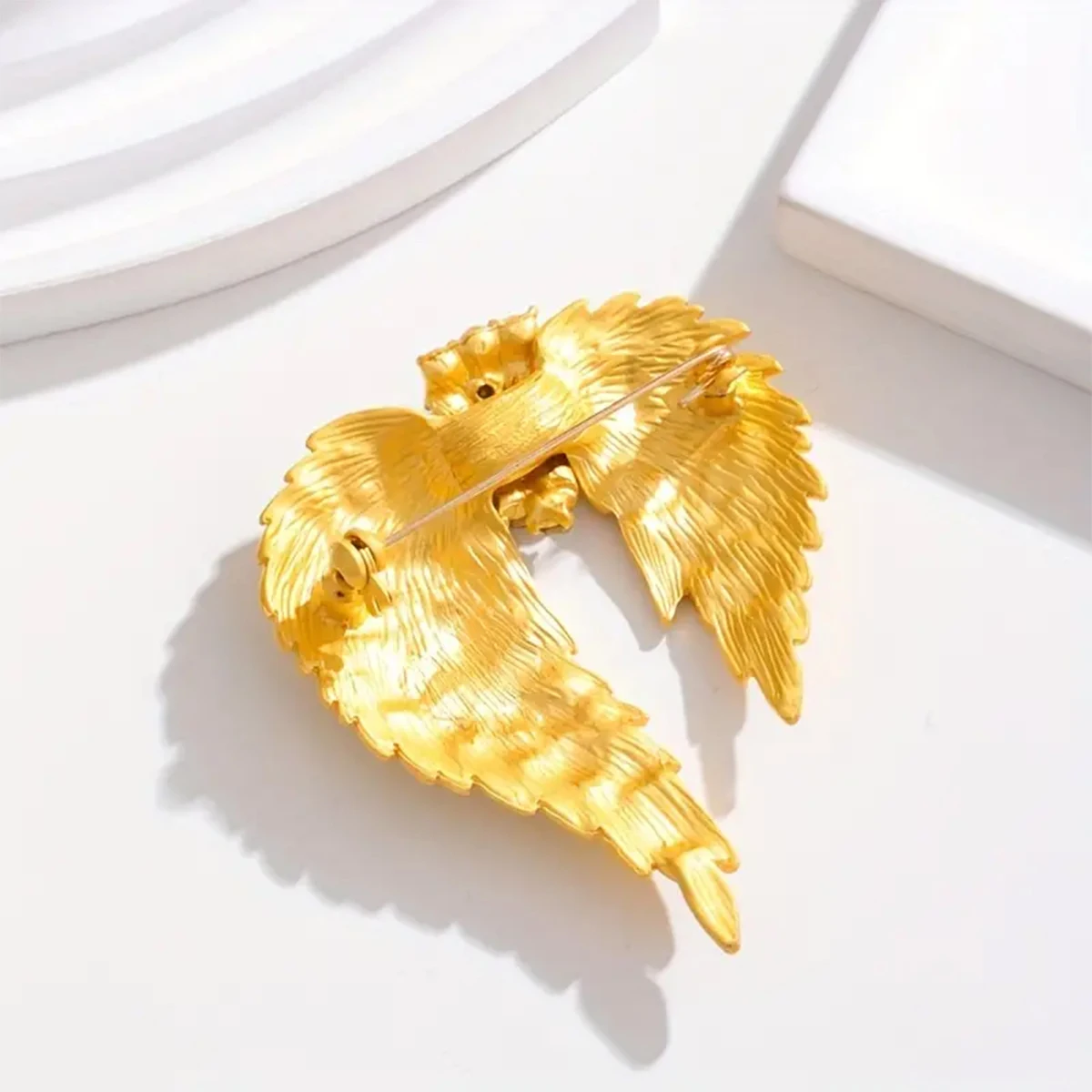 Vintage Wing Brooch for Women, Light Luxury, Gold High-End, Niche Pin, Suit, Anti Glare Accessory