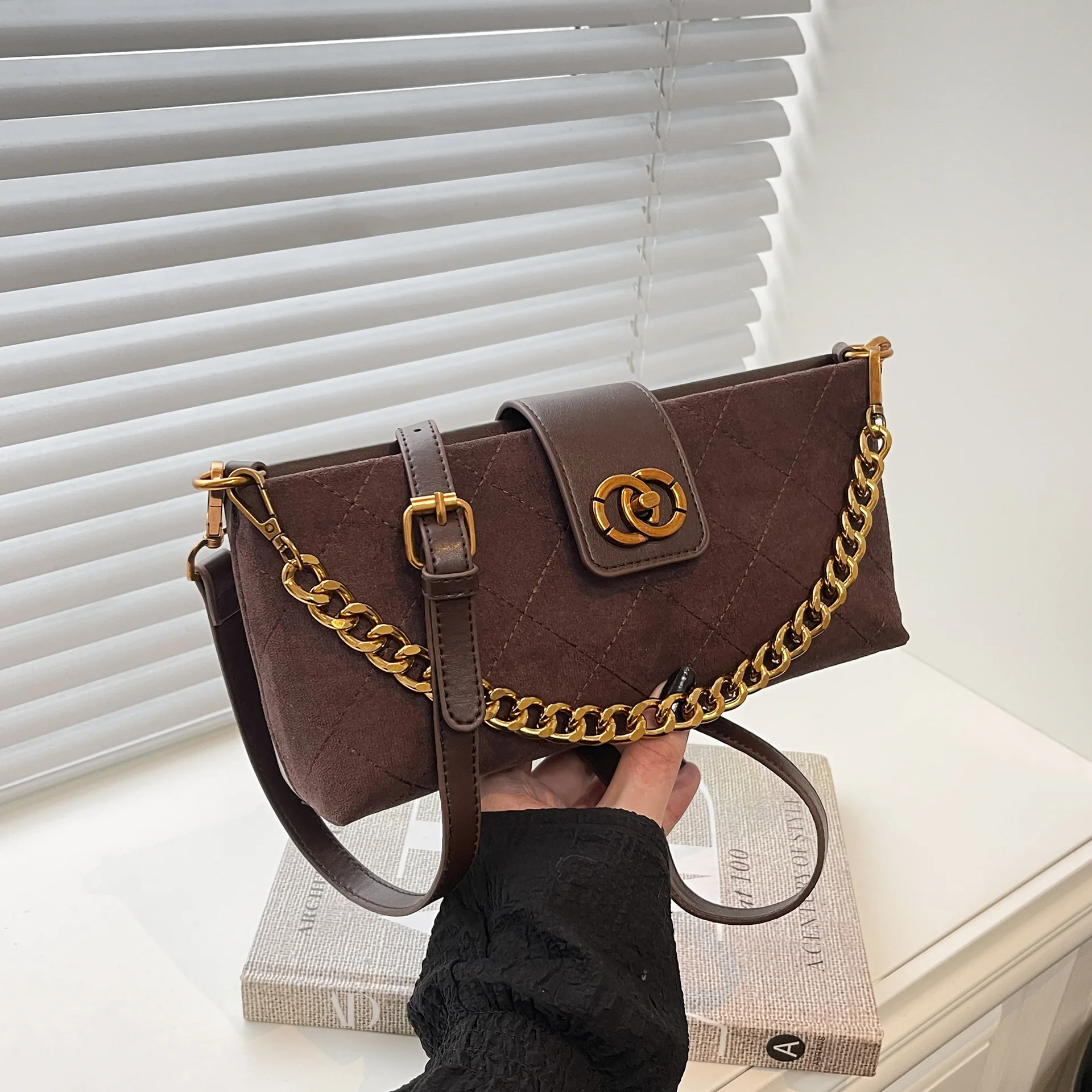 

2025 Quilted Square Bag, Lock Clasp Chain Crossbody for Women, Luxe Shoulder Purse, Minimalist Day-to-Night Bag, Textured Sling