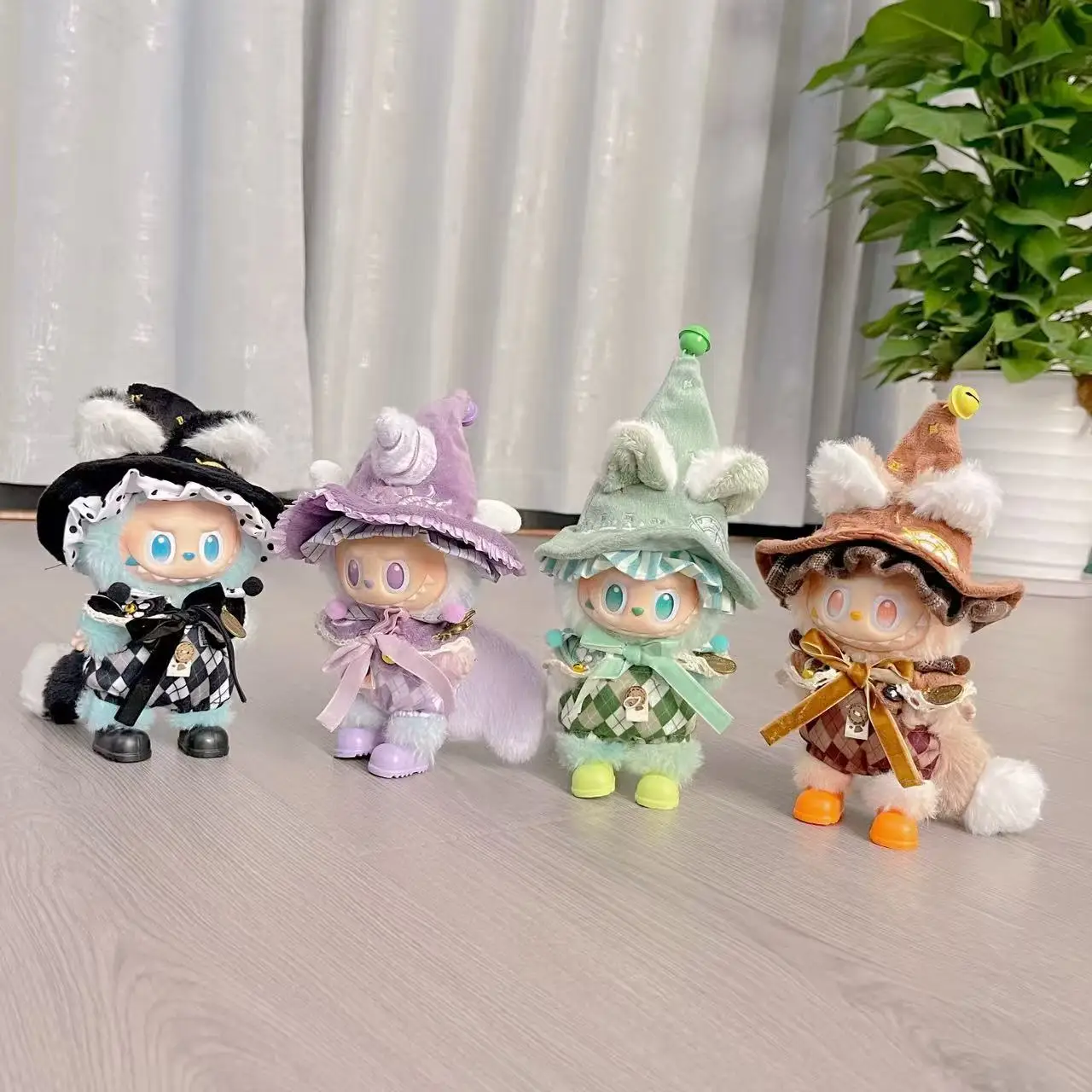 Vestiti per Labubu 1a-3a generazione 15/17 cm bambola magica strega vestito colorato cappelli da mago coda di peluche dettagli bambola elfo incantato