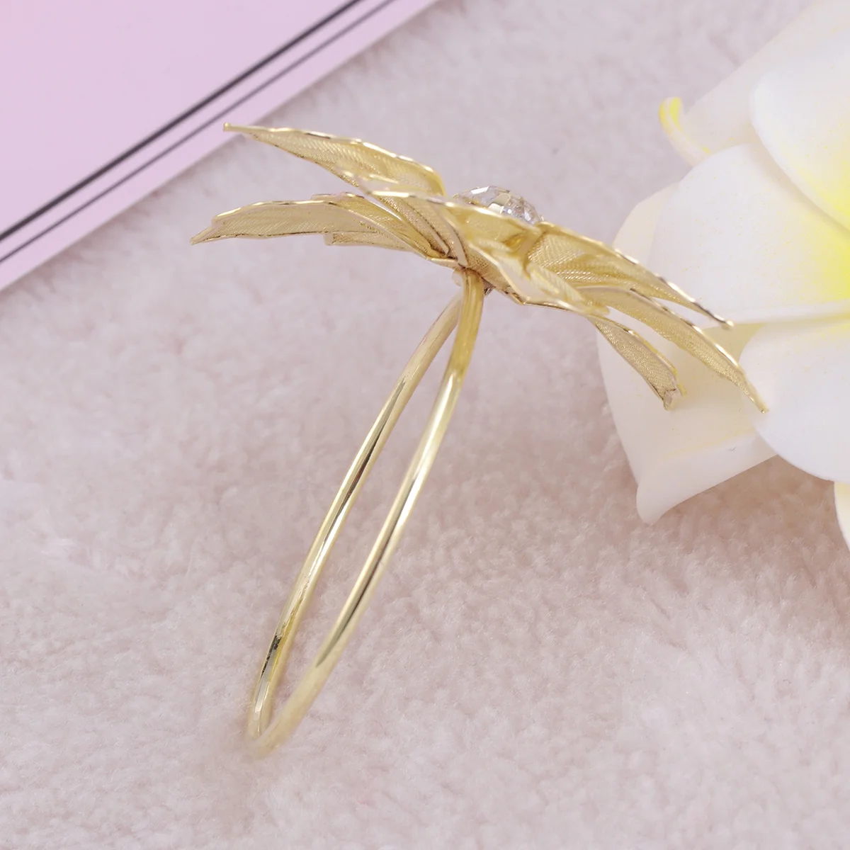 

Napkin Rings Metal Floral Design Wedding Party Decor Serviette Holder Dinner Table Decoration Hollow Out Bridal Shower