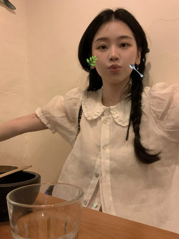 

Uungu 25SS Double Layer Fake Two Piece 00% Hemp ort Sve irt Top with Little White Flower Design Women's Faion Blouse