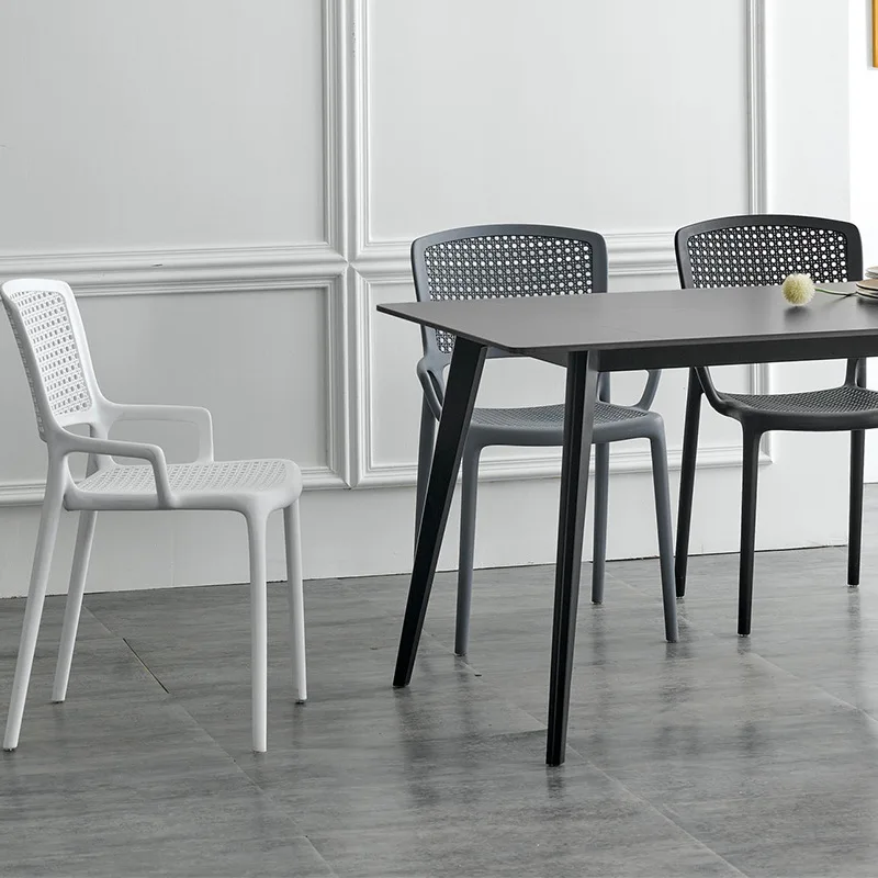 Hot Top One-piece Molded Plastic Chair for Events Wholesale Cheap Price Outdoor Stackable Cafe Pp Plastic Dining Chair