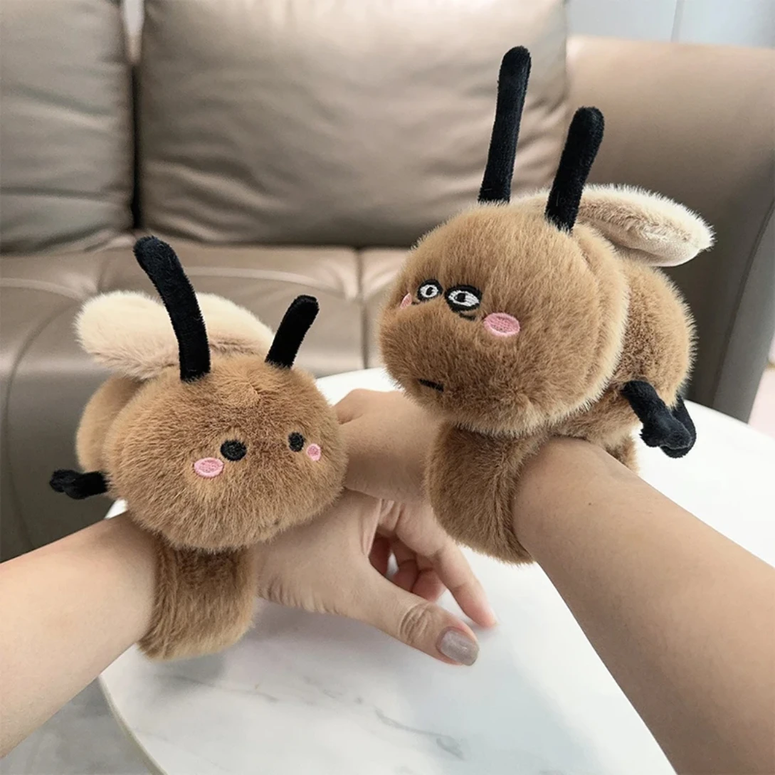 Cartoon Stretchable Wing Cockroach Clap Circle Toys Slap Snap Wrap Wristband Bracelet Fluffty Stuffed Plush Doll Hand Ring Gift