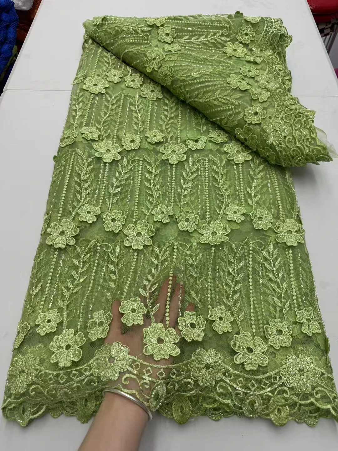 Ultimo tessuto di pizzo africano con paillettes 3D floreale 2025 pizzo ricamato di alta qualità con perline 5 metri per abito da festa di nozze