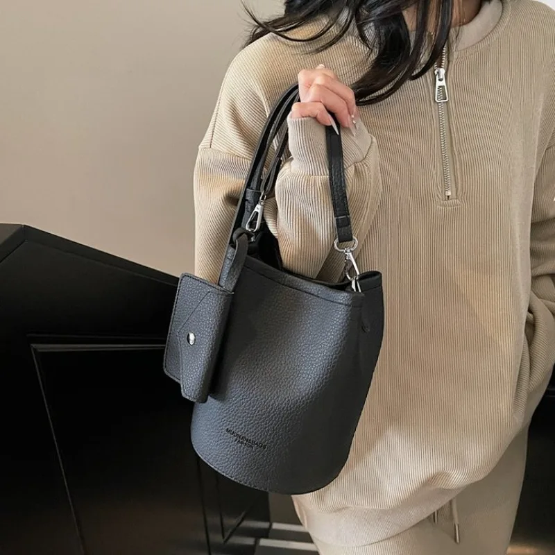 

Chic Designer Solid Color Diaper Bags For Ladies Minimalist Fashion Tote Bag Large Capacity Leather Shoulder Bag Stylish