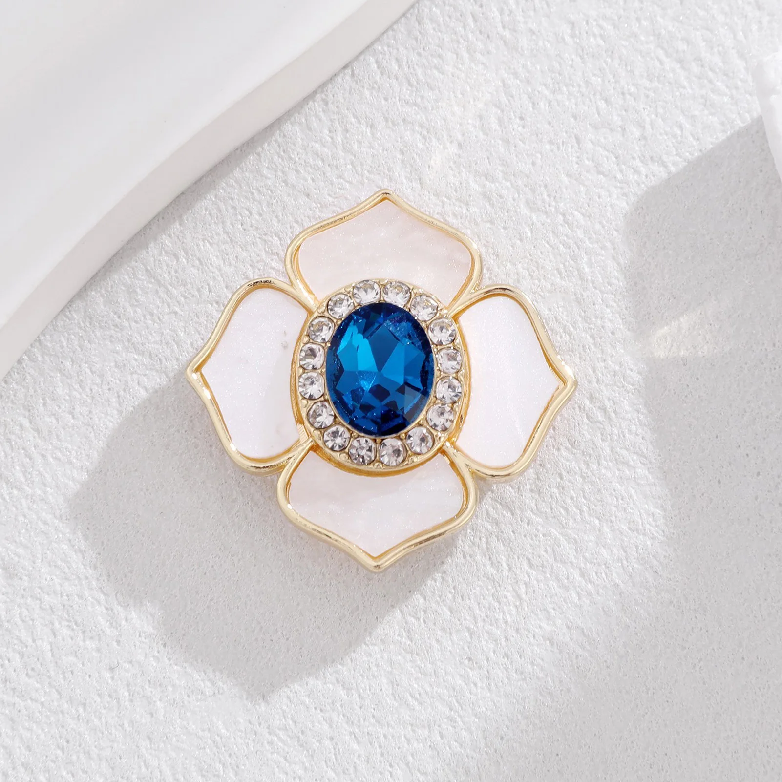 Camellias Brooch Magnetic Closure Zinc Alloy Electroplated Fashion Accessory for Wedding Party Daily Wear