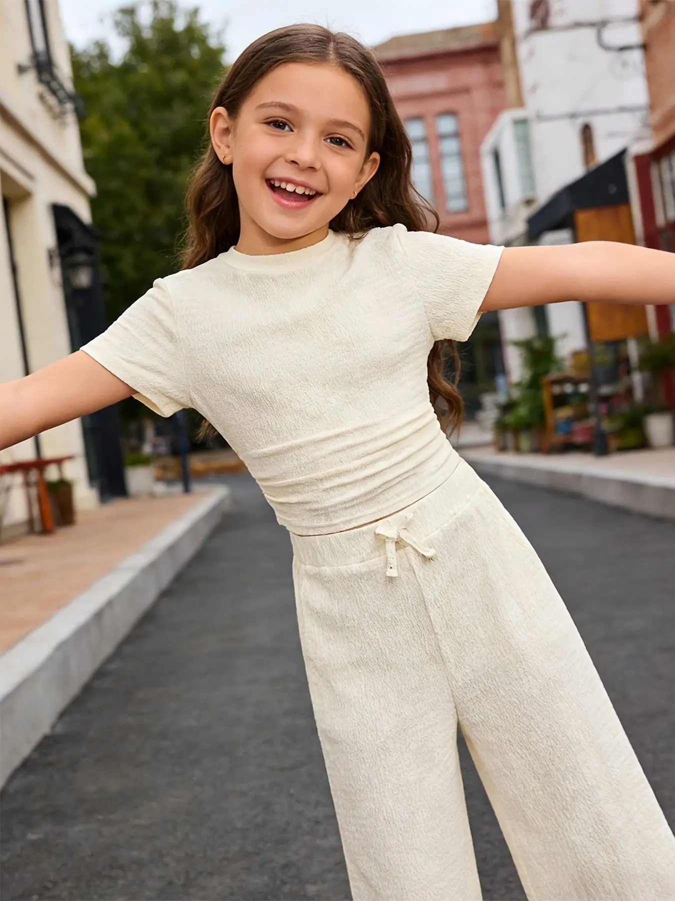 Mädchen 2-Teiliges Freizeit-Set: Figurbetontes Oberteil + Weite Hose Ein vielseitiges Design mit einem trendigen Street-Style-Vibe – bequem und perfekt. – Detail 3