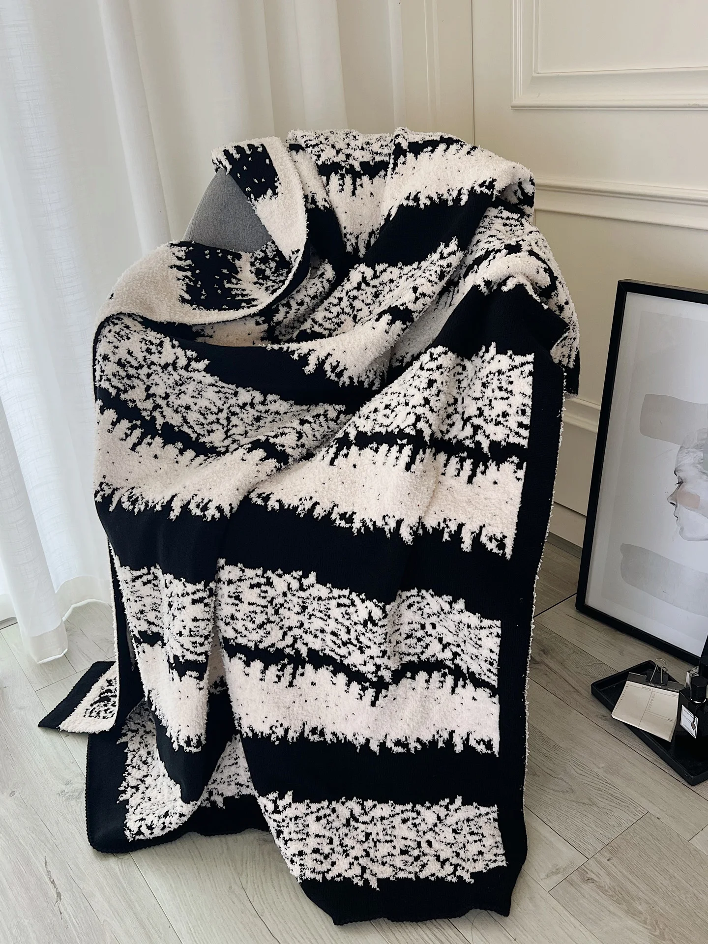 

Итальянский роскошный плед-покрывало из полуплюша для дивана, легкое, в полоску, с эффектом роскоши, подходит для всех сезонов