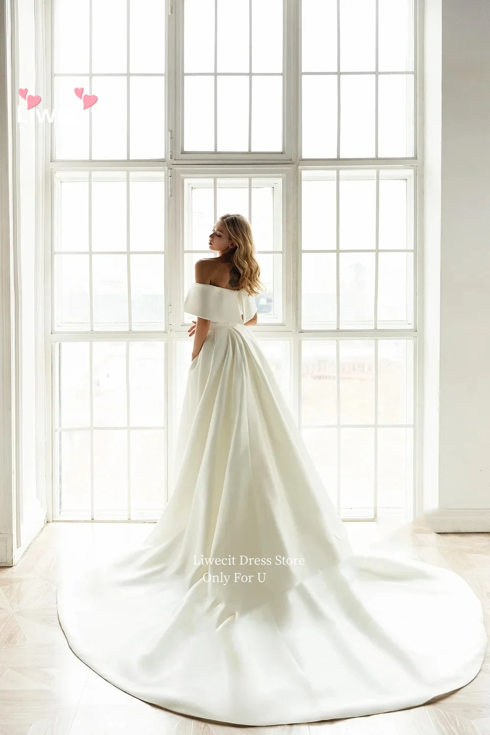 Платье свадебное атласное со съемным шлейфом и открытыми плечами