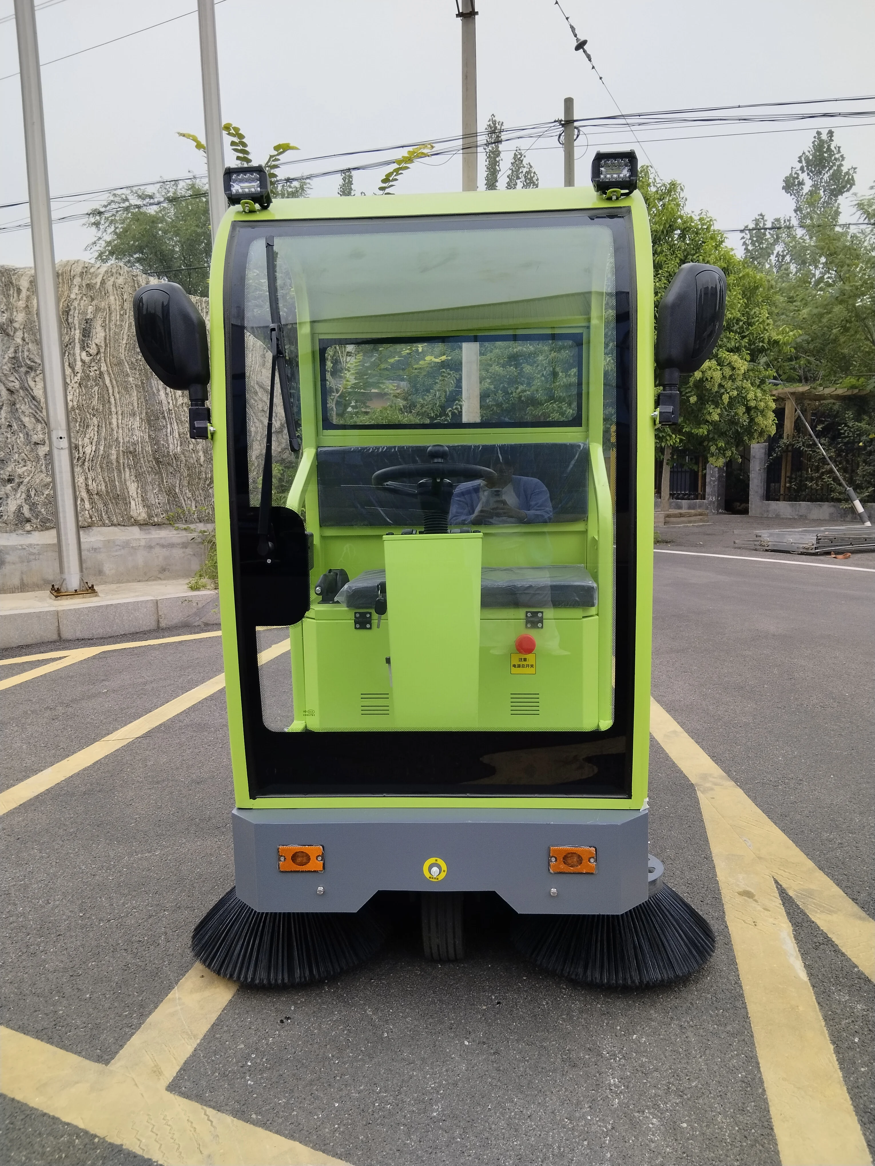 Battery Powered Manual Push Sweeper | Handheld Dust Collector for Outdoor & Yard Maintenance