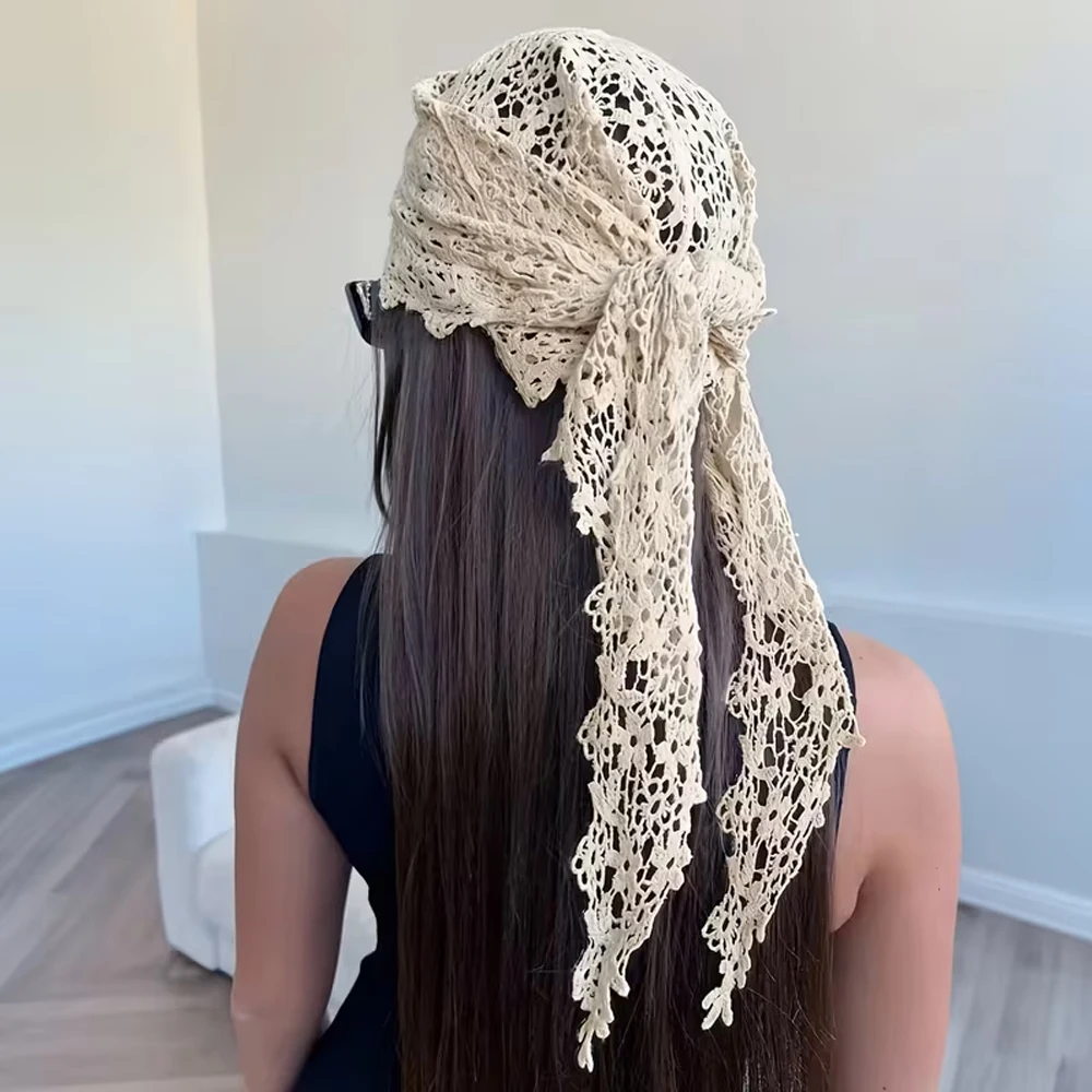 1 Piece of Women's Hollow-Out Crochet Triangle Headscarf, Vintage Lace Headband, Lightweight Bohemian Style Headwear, Suitable for Summer Vacation Street Photography