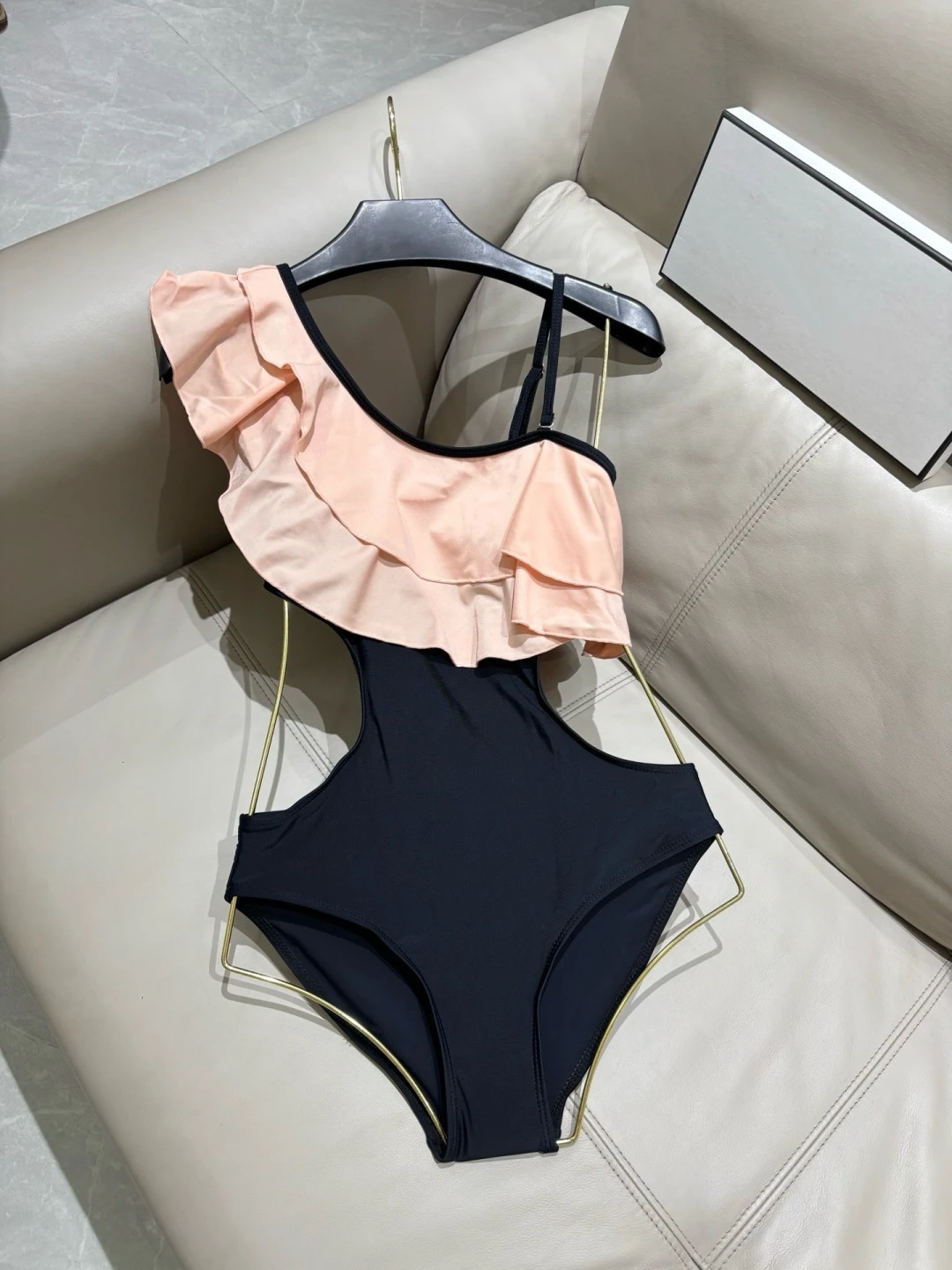 ชุดว่ายน้ำแบบไหล่เดียวสีสันสวย - Bath บทวิจารณ์และราคา