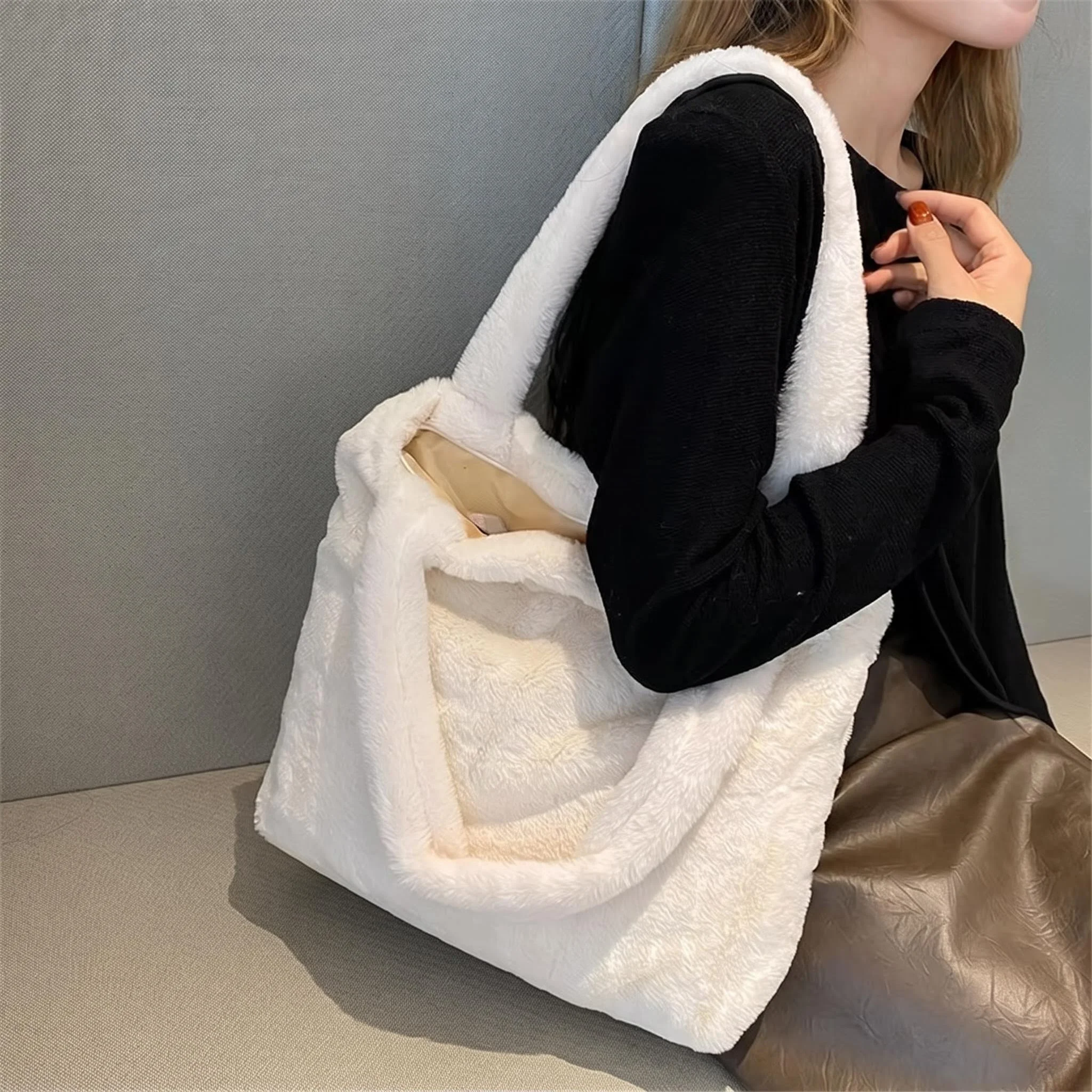 Women's Plush Underarm Bag Winter Lamb Faux Fur Shoulder Bag Solid Color Soft Fluffy Shopper Bags Large Capacity Casual Tote Bag