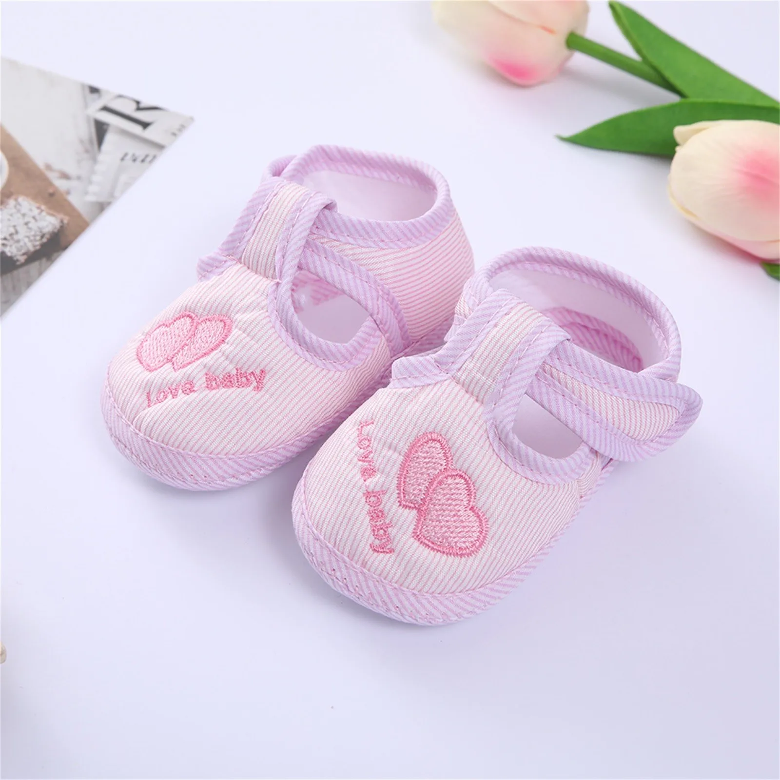 Zapatos de primavera para niños y niñas, sandalias de suela suave con estampado de letras y dibujos animados, para primeros pasos