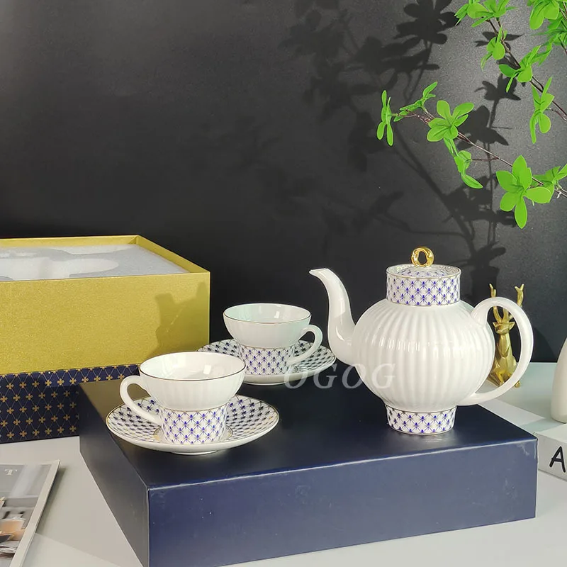 

Классический белый кобальтовый синий венок из костяного фарфора Премиум кофейная чашка блюдце чайник набор элегантный подарок для послеобеденного чая