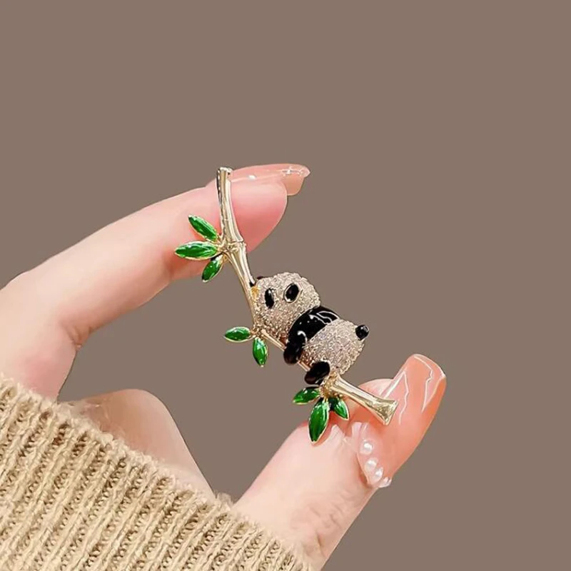 1PCS Female Fashion Bamboo Panda Brooches For Women Luxury Gold Color Alloy Animal Brooch Safety Pins Jewelry Gift