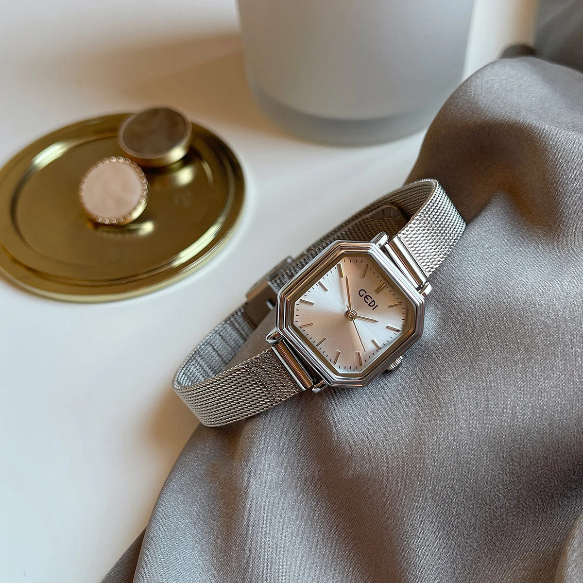 Women Watch Woven Mesh Belt Steel Strap Quartz Wristwatch Minimalist Silver Ladies Dress Watches Relogio Feminino Gift for Women