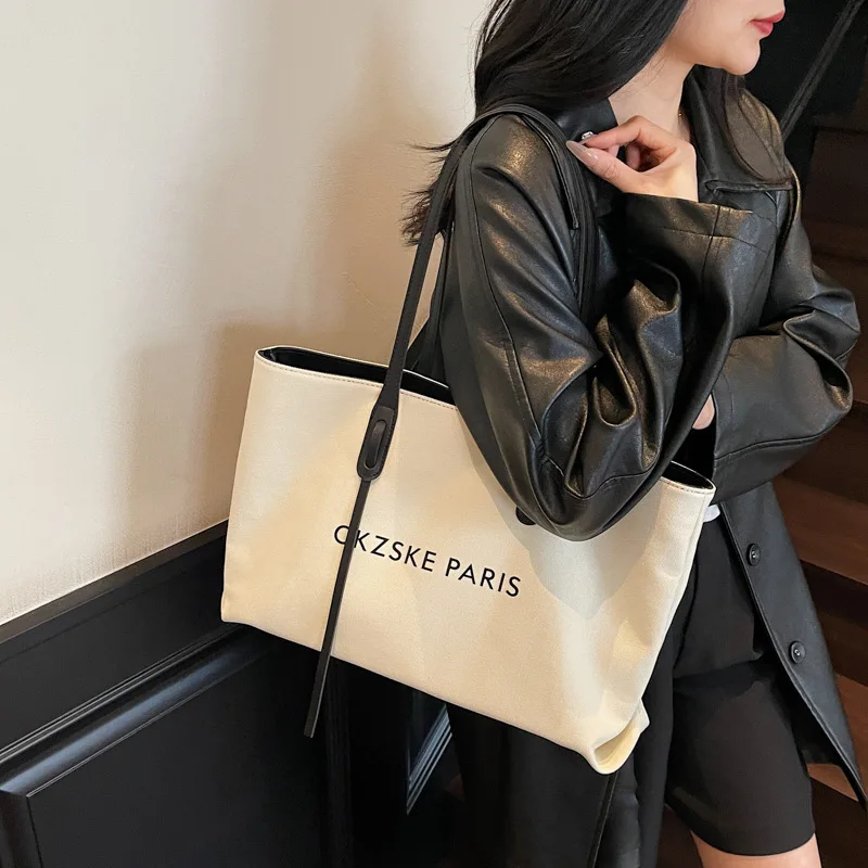 2025 حقيبة عصرية تحت الإبط لها قماش سعة كبيرة محفظة حمل حقيبة كتف كروسبودي عادية ركاب موضة علامة الحروف ​ ​