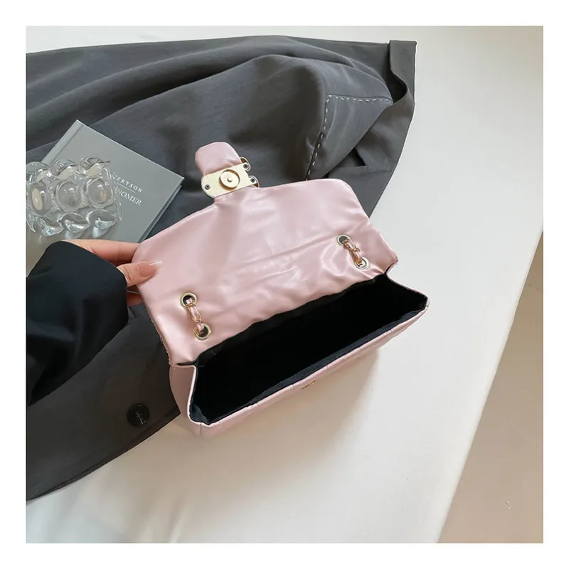 Damen Gesteppte Leder-Umhängetasche Luxus C-Logo Goldkette Crossbody-Tasche Designer Kleine Klapptasche Vintage Schwarze Abendclutch – Detail 22