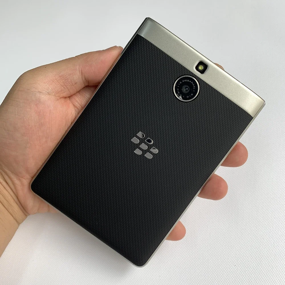 ブラックベリー-オリジナルのパスポートII携帯電話、クアッドコア