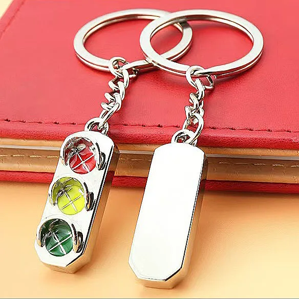 

100pcs/Lot Metal Traffic Light Keychain Traffic Light Key Chains Bag Pendant Traffic Safety Light Keyring
