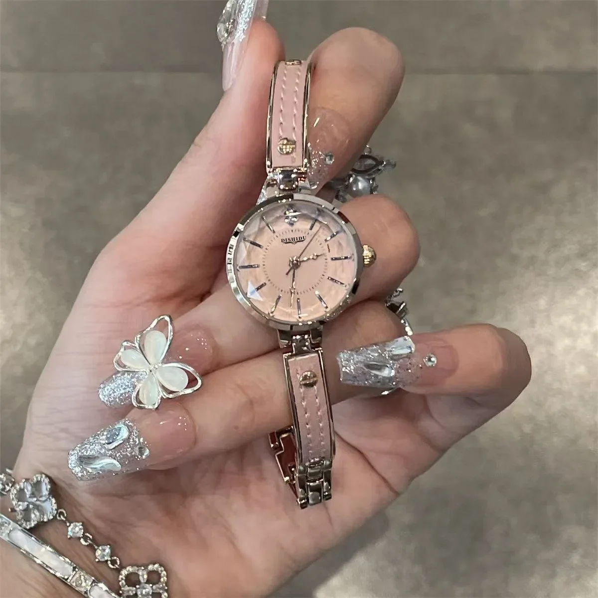 

Women's Bracelet Watch Exquisite and Compact Light Luxury and Niche Quartz Women's Watch Creative High Appearance Level Watch
