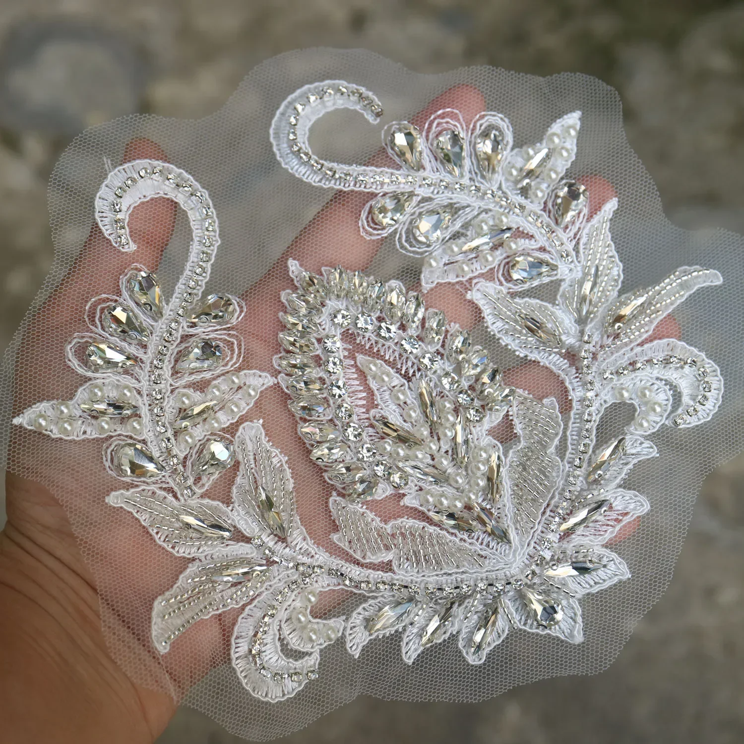 Appliques di strass fiore ricamato moda per abiti da sposa fai da te cucire su toppe di perline floreali per la decorazione dei vestiti