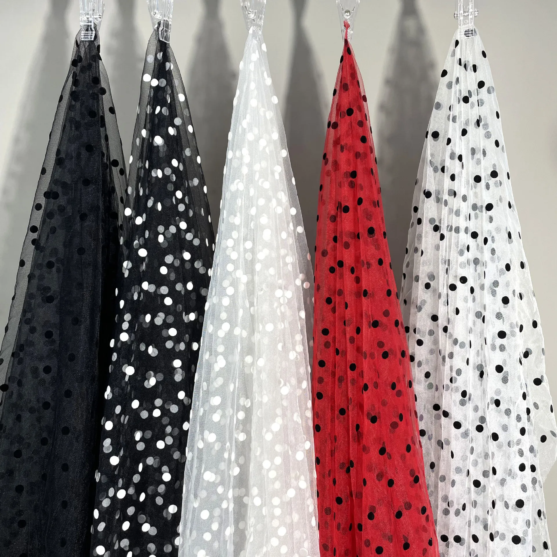 

Ткань из флокированного вуаля с точечным узором, черно-бело-красная, 50см x 150см, прозрачная, для штор, тюль, сетчатая ткань, материал для рукоделия