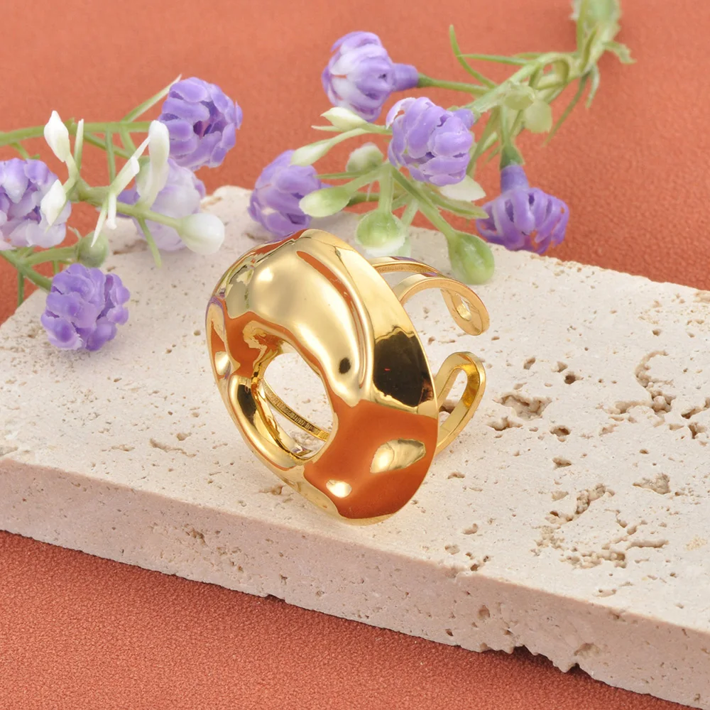 JeeMango Minimalistische, ausgehöhlte geometrische Ringe für Frauen, 18 Karat vergoldeter Edelstahl, einfacher Modeschmuck, Mädchen-Geschenk, R26010