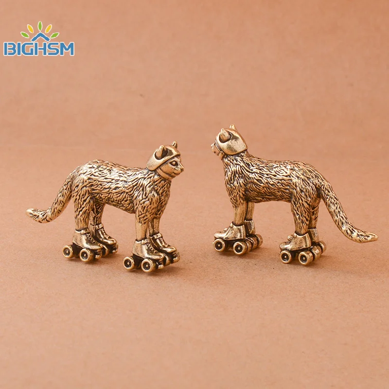 1Pcs Brass Distressed Ski Cat Figurine Miniature Tea Pet Craft Desktop Ornament Small Animal Figure Home Decoration Accessories