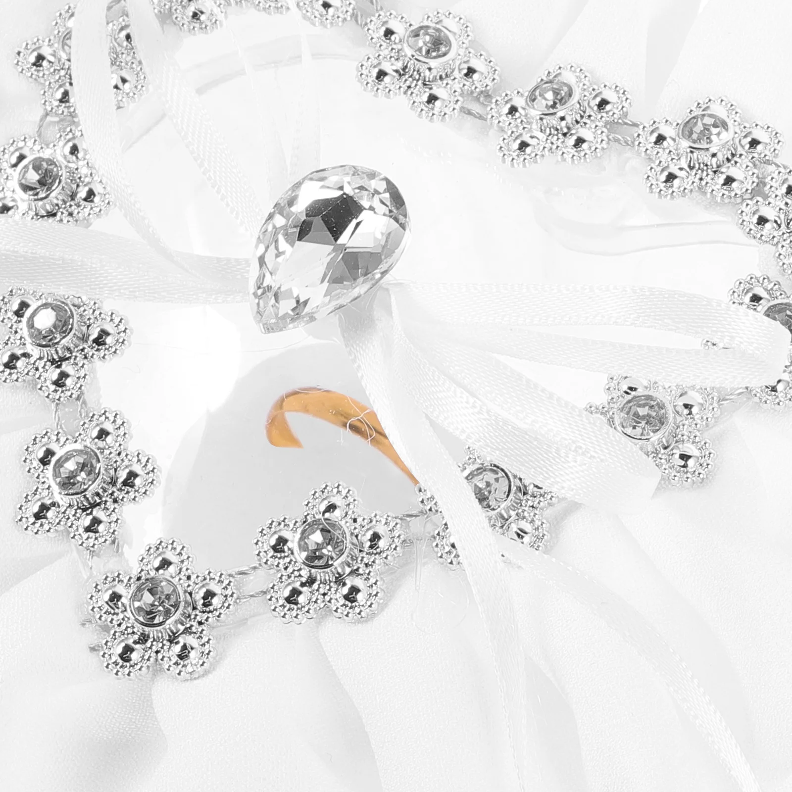 

Exquisite Heart Jewelry Box Romantic Wedding Ring Case for Bridal Ceremony Compact Storage Lovely Proposal Present Stylish Ring