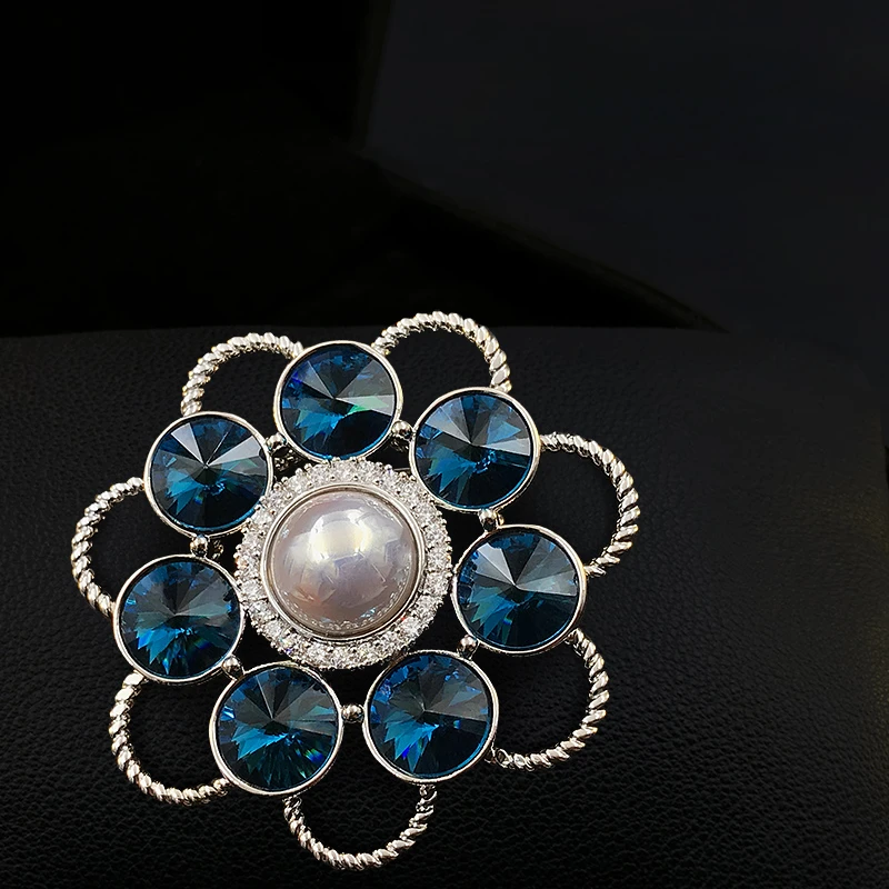 1880 Brooch Exquisite High-End Blue Crystal Flower Corsage Elegant Suit Pin Scarf Accessories for Women Clothes Neckline Jewelry