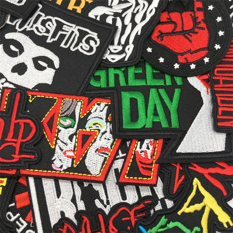 50 stücke viel Mixed Eisen auf Patches für Kleidung Jacke Jeans Bestickt Abzeichen Kleidung Aufkleber DIY Applique Band Rock streifen