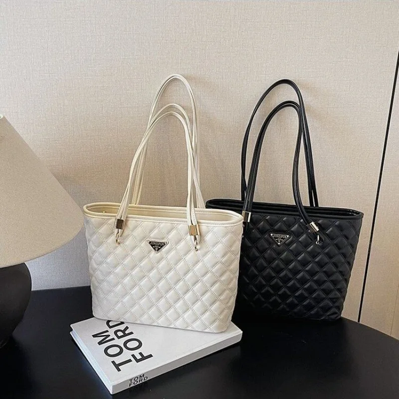 

Sumptuous French Style Crossbody Bag 2025 New - High-End Creative Fashionable Handbag for Light Luxury Ladies